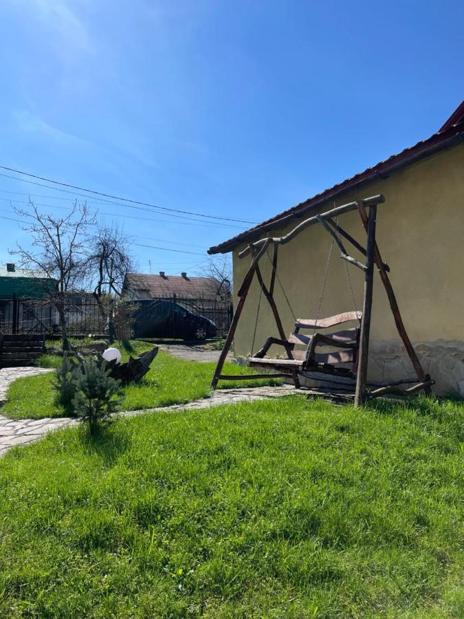У Михайла Bed & Breakfast Truskaveț Exterior foto