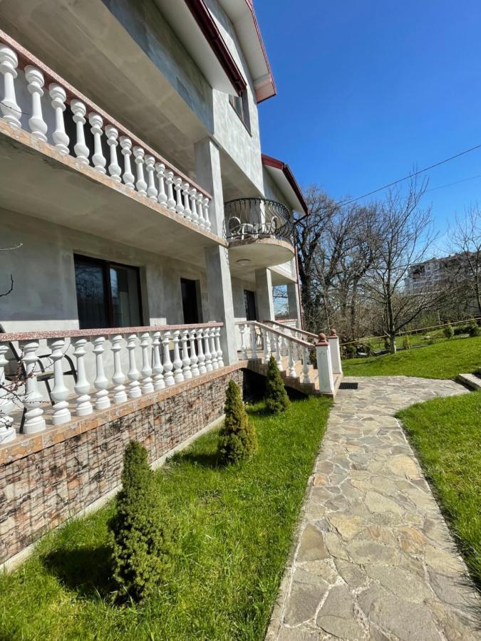 У Михайла Bed & Breakfast Truskaveț Exterior foto