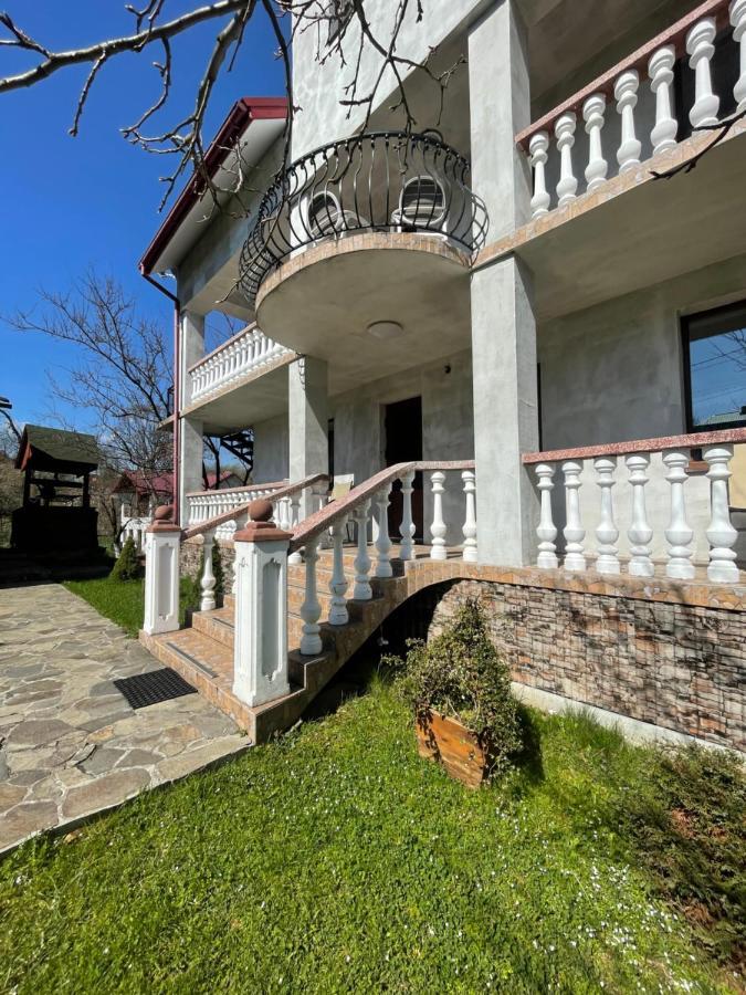У Михайла Bed & Breakfast Truskaveț Exterior foto