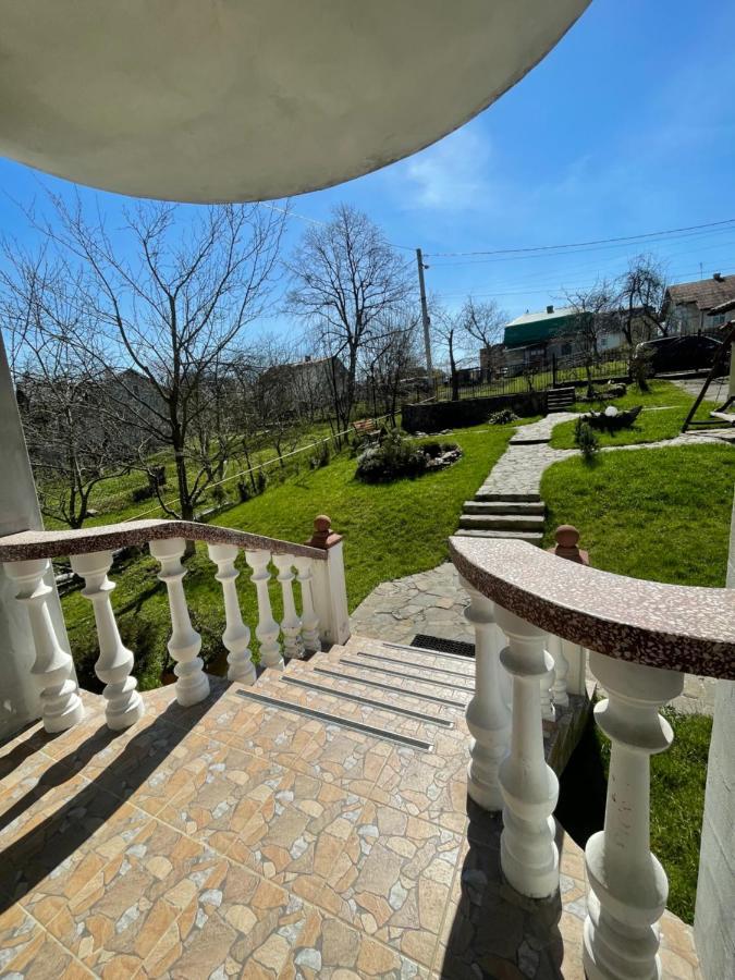 У Михайла Bed & Breakfast Truskaveț Exterior foto