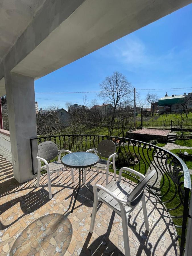 У Михайла Bed & Breakfast Truskaveț Exterior foto