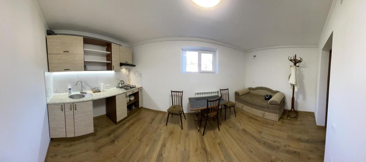 У Михайла Bed & Breakfast Truskaveț Exterior foto